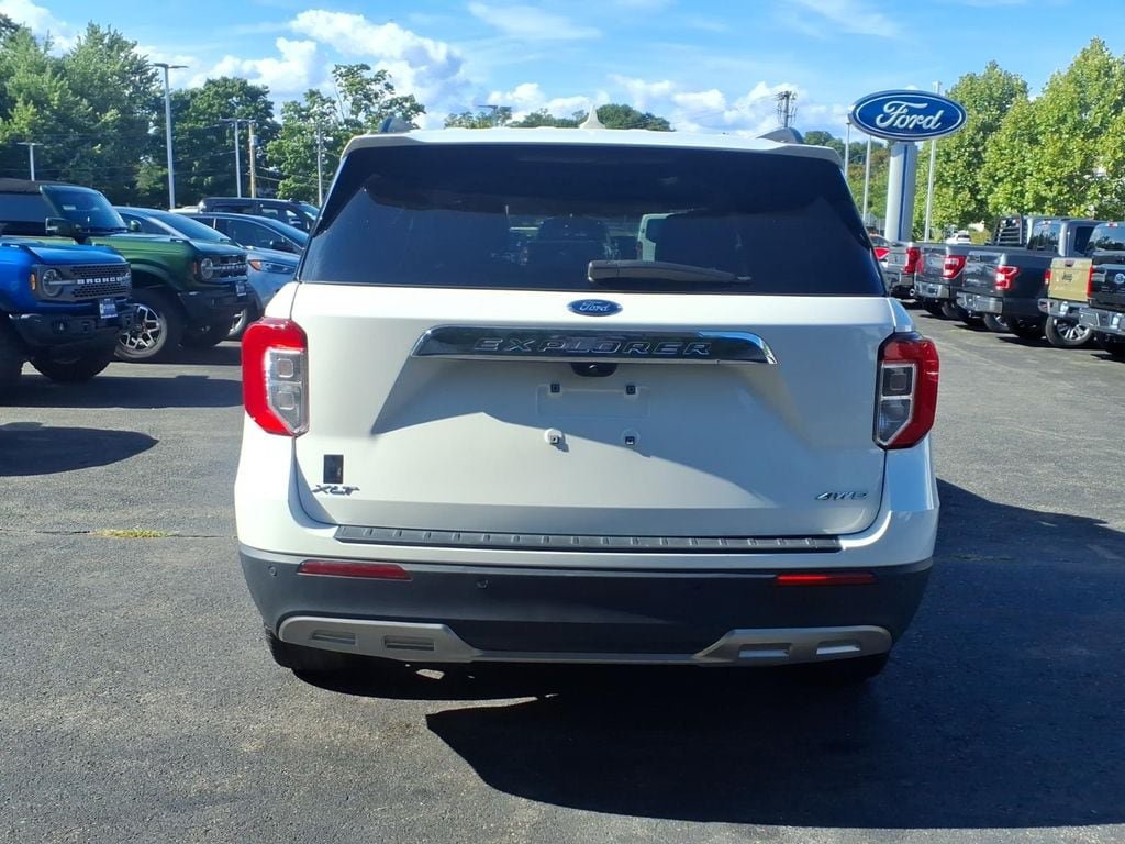 Used 2023 Ford Explorer XLT w/ Equipment Group 202A AWD/4WD image 7