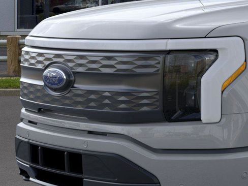 Used 2023 Ford F150 Lightning Lariat image 29