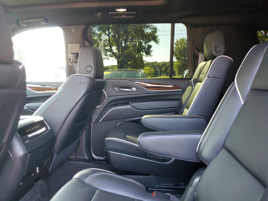 Used 2023 Cadillac Escalade ESV Premium Luxury AWD/4WD image 12