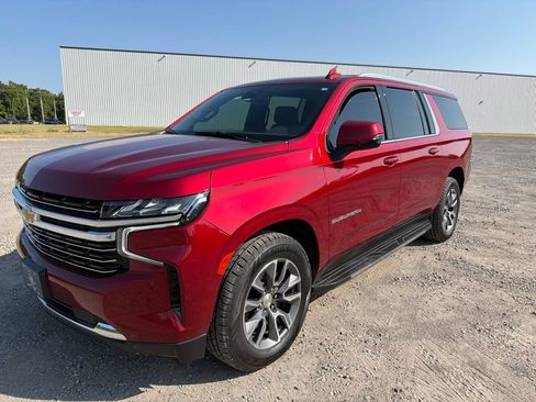 Used 2023 Chevrolet Suburban LT w/ LT Signature Plus Package AWD/4WD image 5