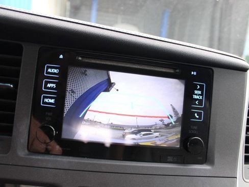 Used 2015 Toyota Sienna XLE Premium image 33