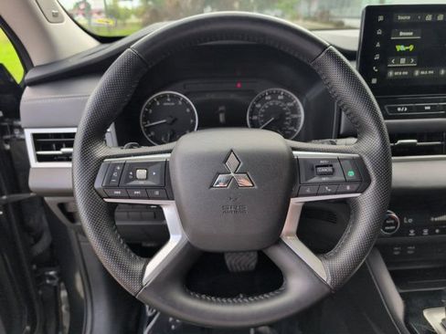Used 2025 Mitsubishi Outlander SE FWD image 23