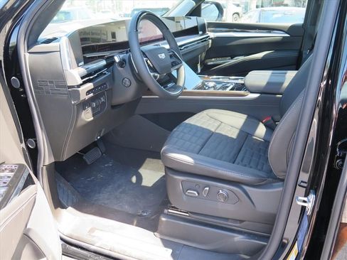 New 2026 Cadillac Escalade ESV Platinum Luxury AWD/4WD image 11
