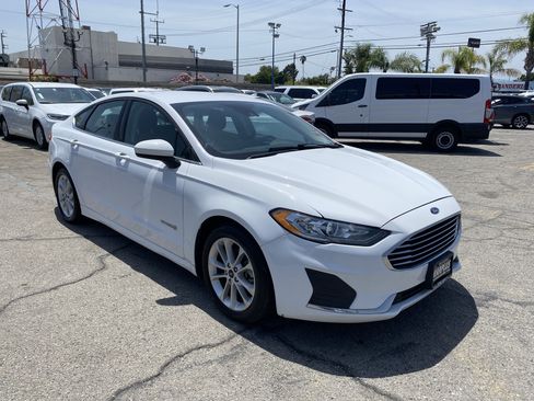 Used 2019 Ford Fusion SE FWD image 8