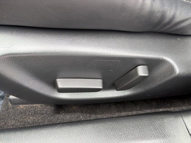 Used 2018 MAZDA MAZDA3 Touring FWD image 12