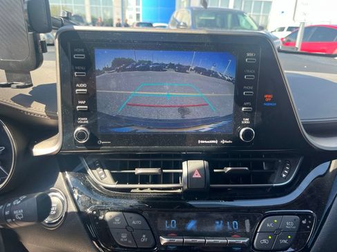 Used 2021 Toyota C-HR Limited FWD image 16