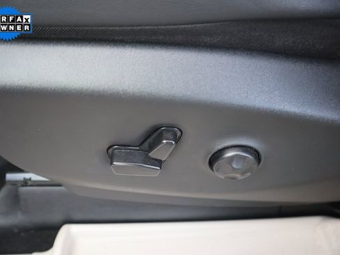 Used 2024 Chrysler Pacifica Select image 6