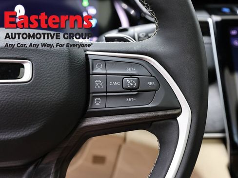 Used 2022 Jeep Grand Cherokee Limited 4xe w/ Luxury Tech Group II AWD/4WD image 16