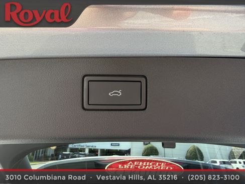 Used 2025 Volkswagen Tiguan SE image 11