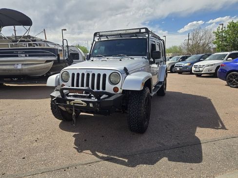 Used 2012 Jeep Wrangler Unlimited Sahara w/ Connectivity Group AWD/4WD image 4