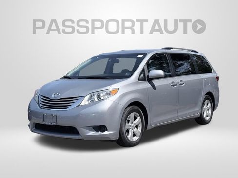 Used 2015 Toyota Sienna LE FWD image 1