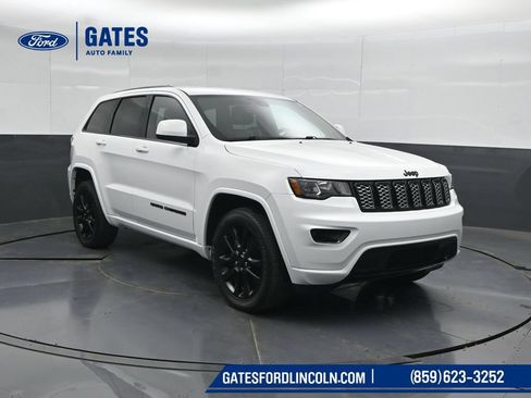 Used 2020 Jeep Grand Cherokee Altitude AWD/4WD image 4