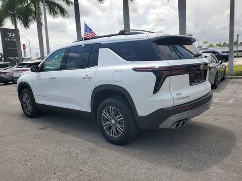 Used 2024 Chevrolet Traverse LT FWD image 7
