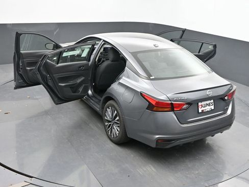 Used 2024 Nissan Altima 2.5 SV AWD/4WD image 46
