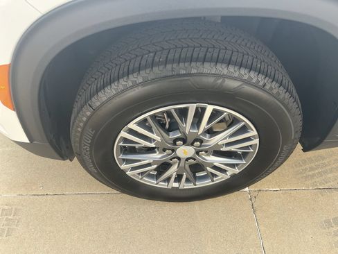 Used 2026 Chevrolet Traverse LT w/ Driver Confidence Package FWD image 32