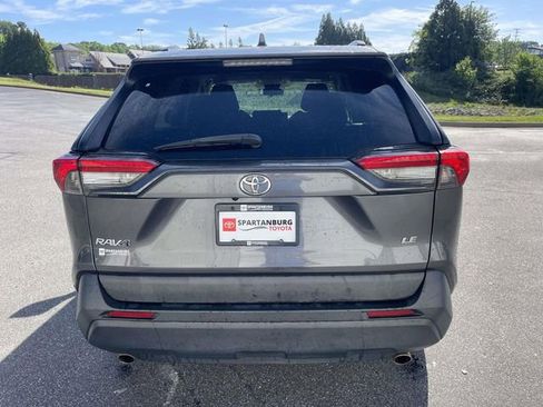 Used 2019 Toyota RAV4 LE FWD image 5