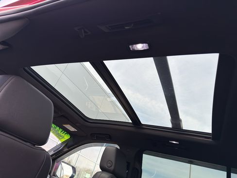 Used 2022 Chevrolet Suburban Z71 w/ Z71 Off-Road Package image 46