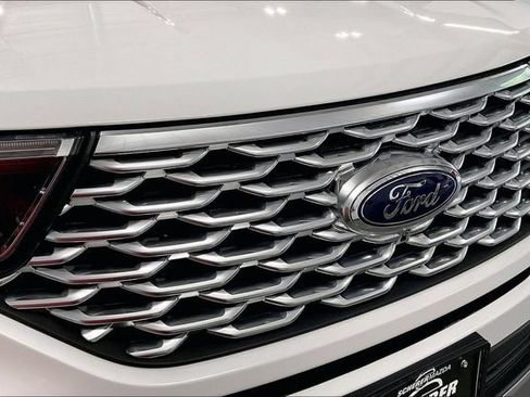 Used 2020 Ford Explorer Platinum w/ Premium Technology Package AWD/4WD image 29