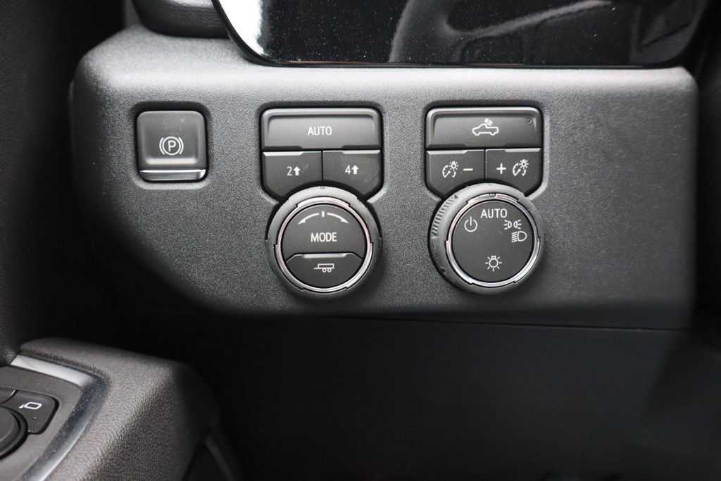 New 2026 Chevrolet Silverado 1500 LT w/ Leather Package AWD/4WD image 14