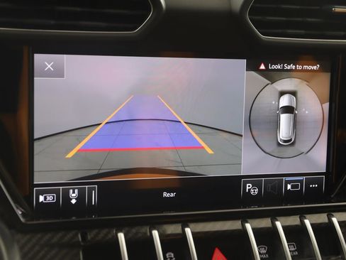 Used 2021 Lamborghini Urus image 11