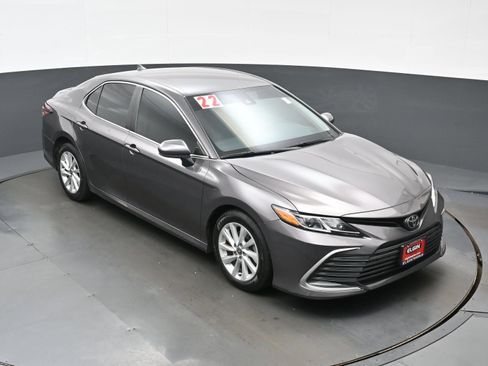 Used 2022 Toyota Camry LE FWD image 32