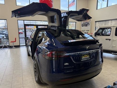 Used 2018 Tesla Model X 100D image 39