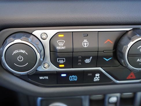 Certified 2025 Jeep Wrangler Unlimited Sahara w/ Safety Group image 26