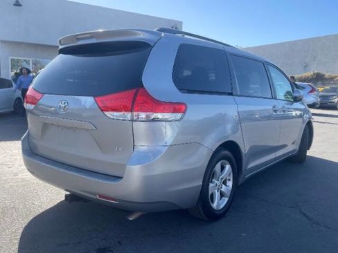 Used 2013 Toyota Sienna LE FWD image 2