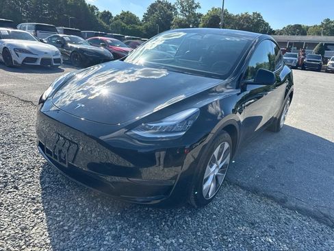 Used 2023 Tesla Model Y Long Range AWD/4WD image 1