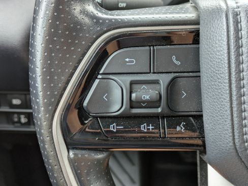 Used 2022 Toyota Tundra SR5 w/ SR5 Convenience Package AWD/4WD image 26