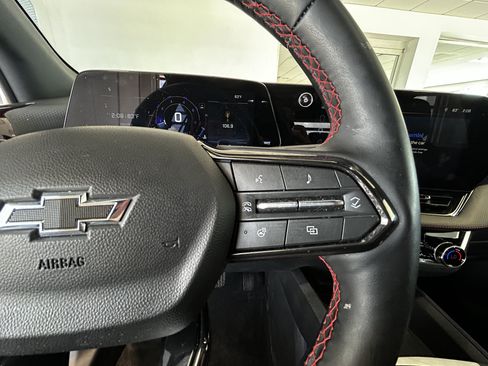 Used 2025 Chevrolet Equinox RS w/ Safety and Technology Package AWD/4WD image 12
