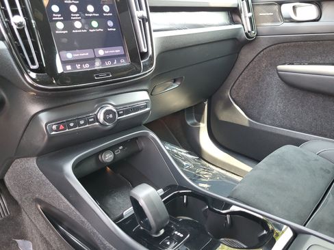 Certified 2023 Volvo XC40 Recharge Ultimate AWD/4WD image 17