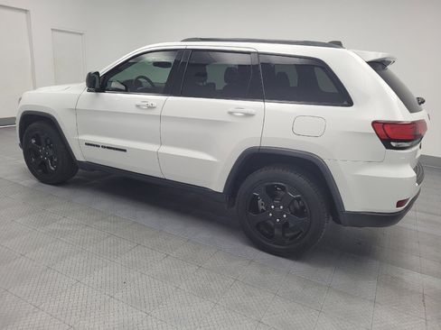 Used 2019 Jeep Grand Cherokee Laredo image 3