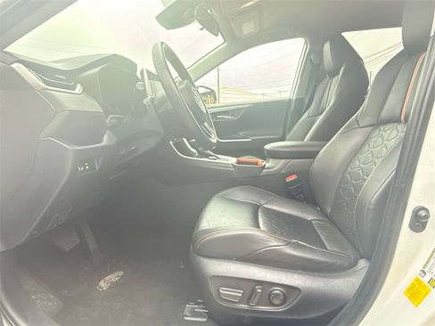 Used 2025 Toyota Corolla SE image 36