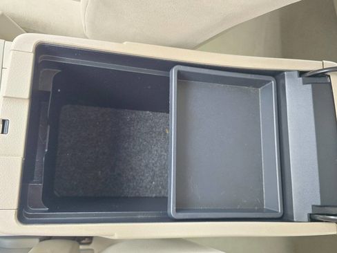 Used 2010 Toyota Camry LE FWD image 18