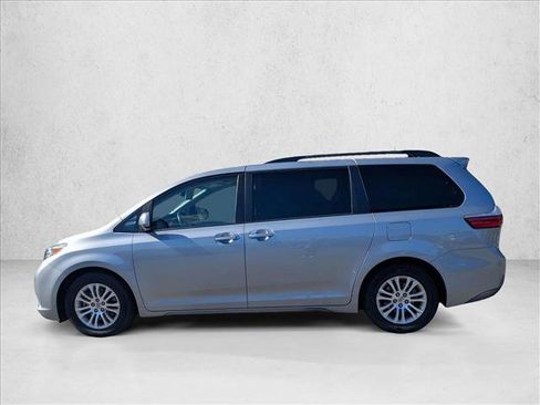 Used 2015 Toyota Sienna XLE Premium image 9