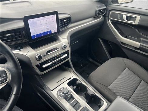 Used 2022 Ford Explorer XLT image 15