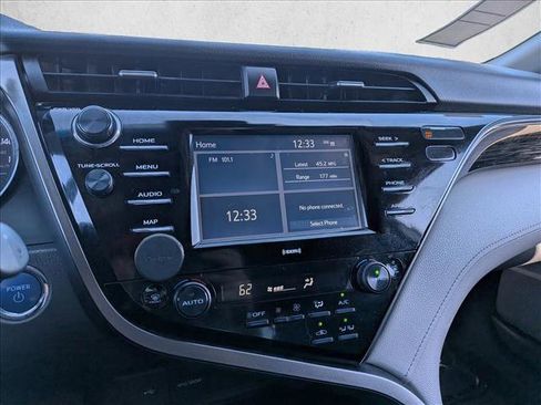 Used 2020 Toyota Camry LE image 12