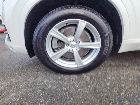 Used 2016 Volvo XC90 T5 Momentum image 41
