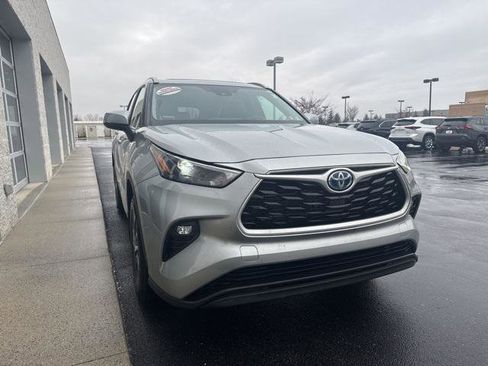 Certified 2023 Toyota Highlander XLE image 3