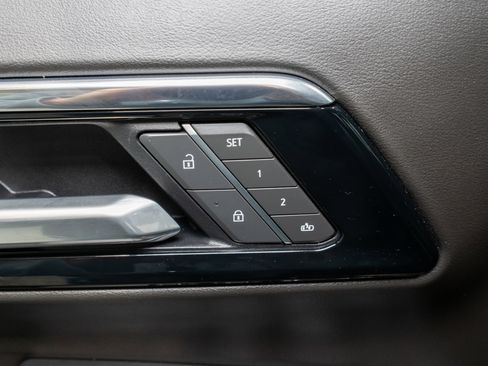 Used 2025 Chevrolet Tahoe High Country image 14