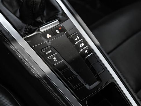 Used 2021 Porsche 718 Cayman RWD image 18
