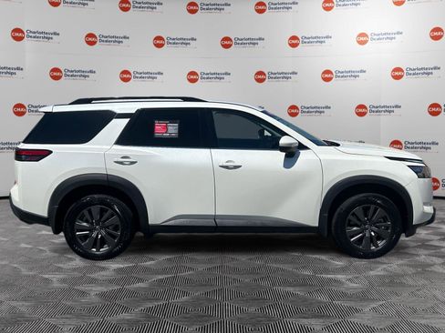 Certified 2024 Nissan Pathfinder SV image 6