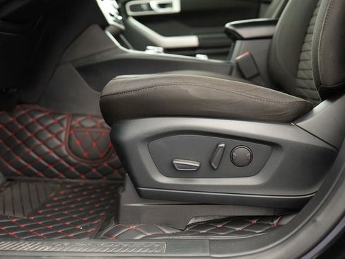 Used 2020 Ford Explorer XLT w/ Comfort Package image 12