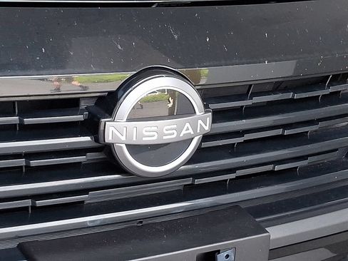 Used 2025 Nissan Kicks SV FWD image 4