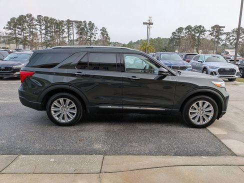 Certified 2023 Ford Explorer Limited w/ Equipment Group 301A image 3