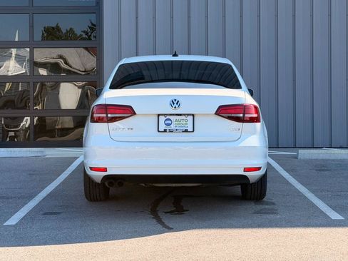 Used 2017 Volkswagen Jetta SE FWD image 6