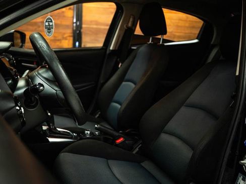 Used 2019 Toyota Yaris LE image 9