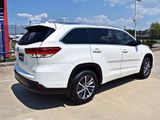 Used 2017 Toyota Highlander XLE image 5
