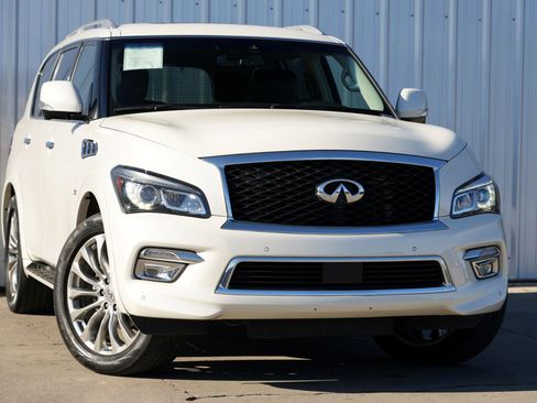 Used 2017 INFINITI QX80 4WD w/ Driver Assistance Package image 2